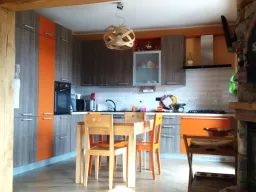 cucina grigio arancio